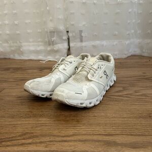OnCloud Running White Sneakers Women’s Size 10